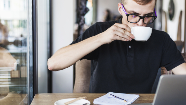 prévention santé au travail, café au travail, alcool au travail,